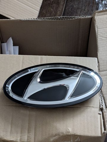 Емблема решітки радіатора 86310G8100 HYUNDAI