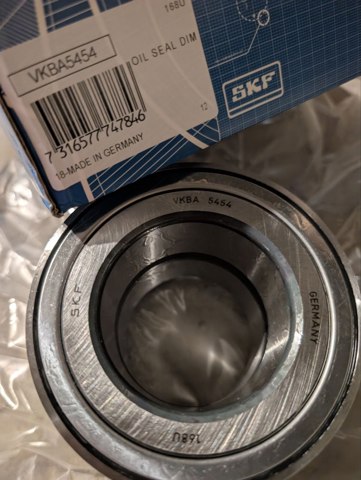 Підшипник в зборі з маточиною передній VKBA5454 SKF