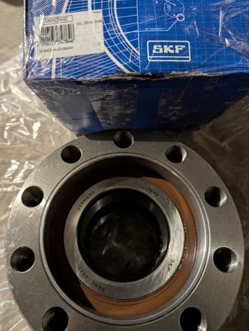 Маточини передніх коліс VKHC5932 SKF