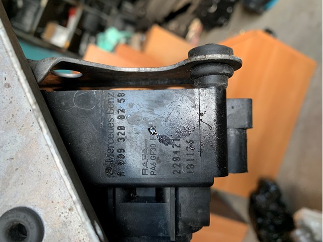 Блок клапанів гідравлічної підвіски AБС (ABS) 0993200258 MERCEDES