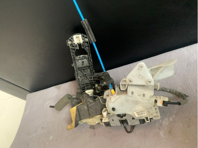 Замок водійських дверей 2047202535 MERCEDES