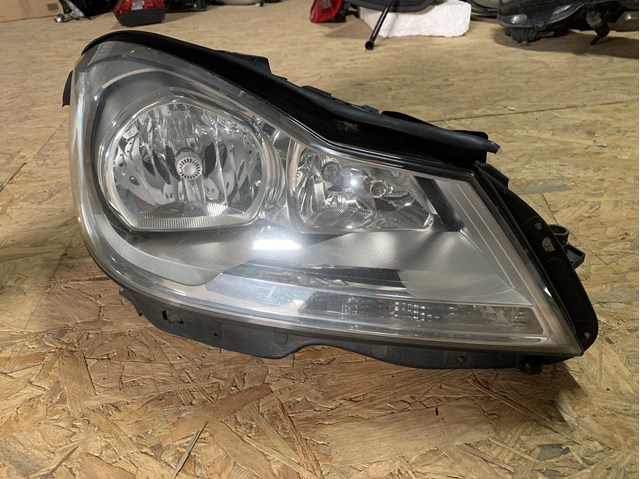 Фара передня права 2048205259 MERCEDES