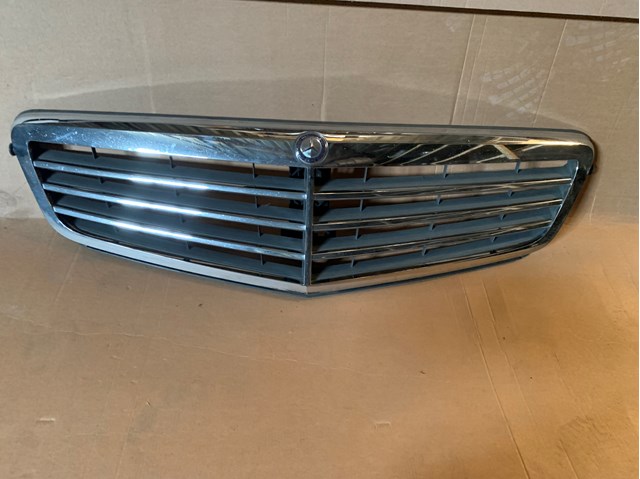 Решітка радіатора 2048801283 MERCEDES