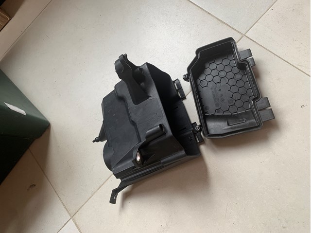 Кришка блока запобіжників 2055402428 MERCEDES