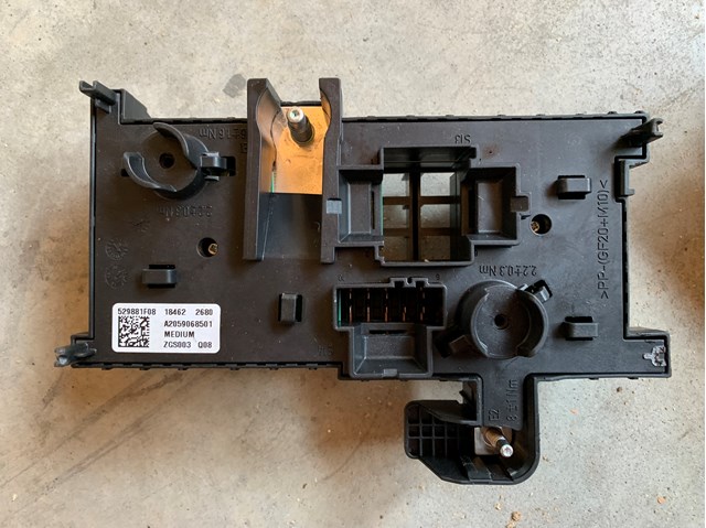 Корпус запобіжників 2059068501 MERCEDES
