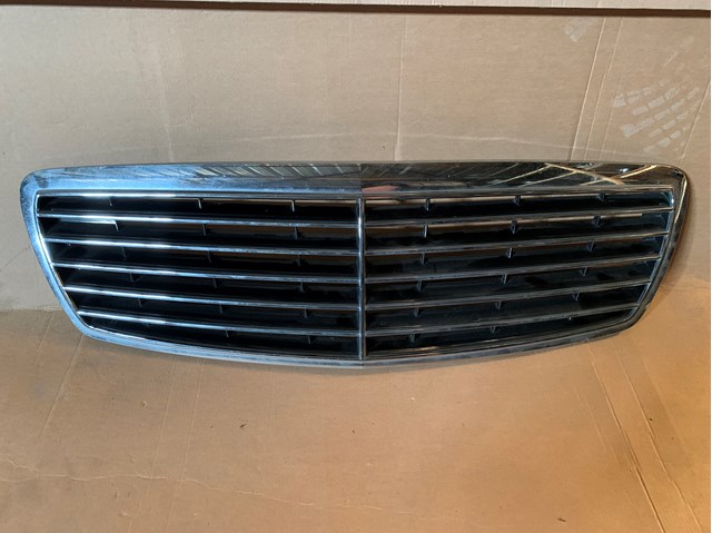 Облицювання радіатора 2118800583 MERCEDES