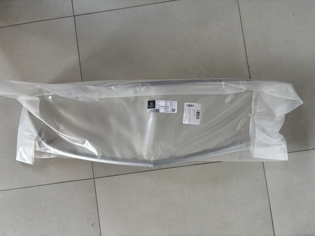 Накладка (рамка) решітки радіатора 2128852574 MERCEDES