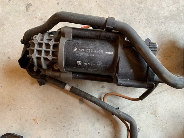Компресор пневмоподвески 2133200104 MERCEDES