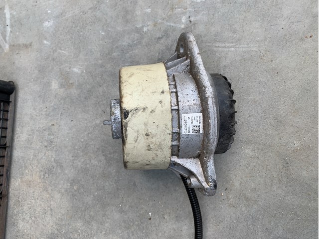 Подушка (опора) двигуна, ліва 2222407117 MERCEDES