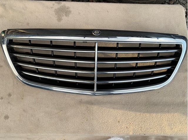 Решітка 2228800083 MERCEDES