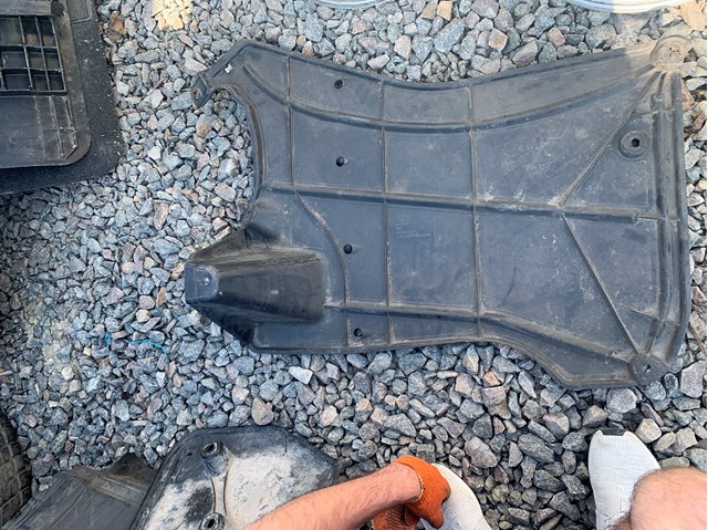 Деталі підлоги (основа кузова або підлоги) 4G0825219C VAG