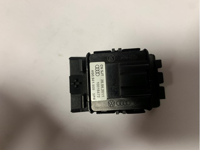 Кнопка включення аварійного сигналу 4G0941509 VAG