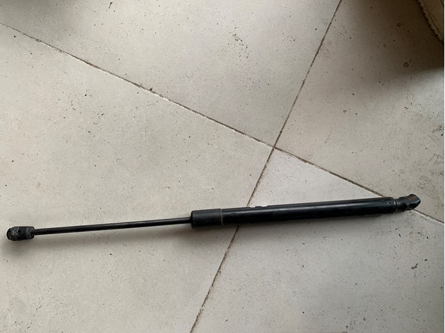 Амортизатор багажника лівий 4L0827552C VAG