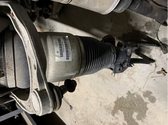 Амортизатор передньої підвіски, лівий 7L8616039 VAG