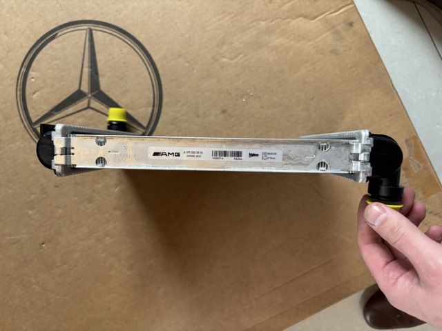 Радіатор охолодження двигуна, правий A0995005903 MERCEDES