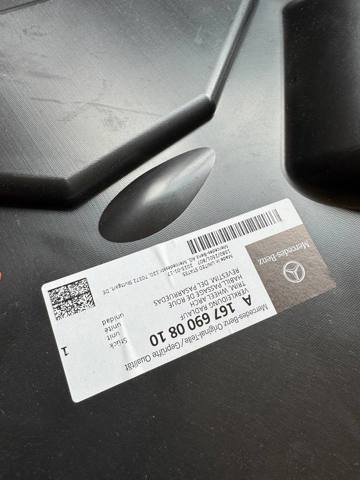 Підкрилок переднього крила, лівий передній A1676900810 MERCEDES