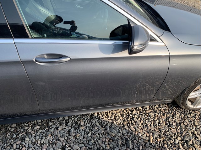 Пасажирські передні двері A2137200205 MERCEDES