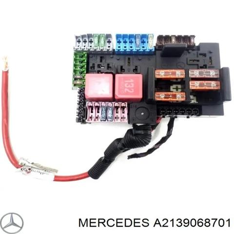 Блок запобіжників задній, салонний A2139068701 MERCEDES
