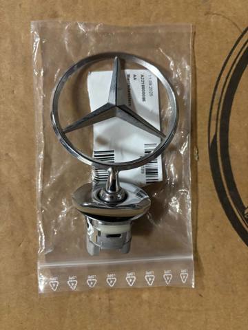 Емблема капота A2218800086 MERCEDES