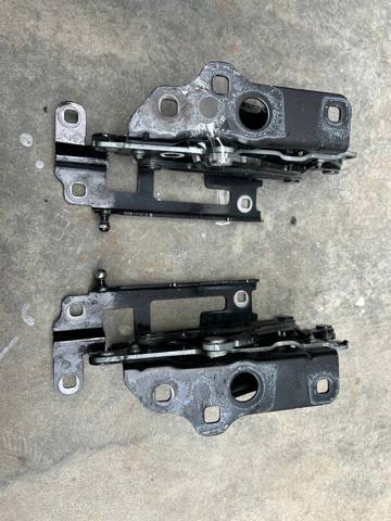 Петля капота, права A2238801800 MERCEDES