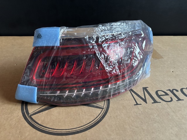 Задній правий стоп A2539060702 MERCEDES