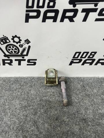 Сайлентблок нижнього переднього важеля 4865706010 TOYOTA