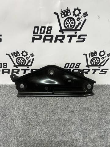 Кронштейн передньої балки 522570R040 TOYOTA