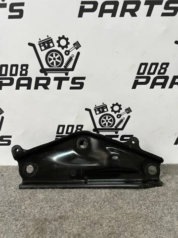 Кронштейн передньої балки 5225842020 TOYOTA