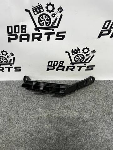 Лівий кронштейн заднього бампера 5256342050 TOYOTA