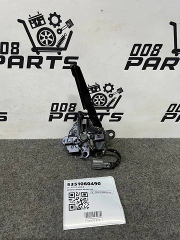 Запор капота (замок і привід замка капота) 5351060490 TOYOTA