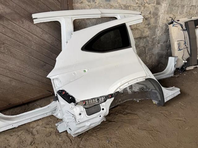 Бічна частина задні праві 610170E020 TOYOTA