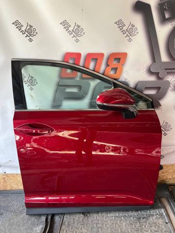Пасажирські передні двері 670010E140 TOYOTA