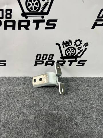 Петля передніх дверей права 6871002020 TOYOTA
