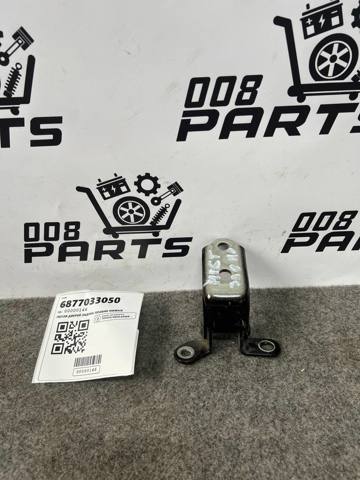 Петля задніх правих дверей 6877033050 TOYOTA