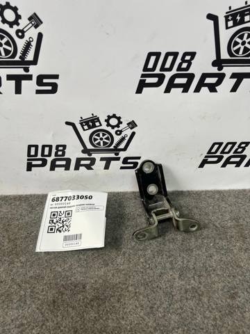 Петля задніх правих дверей 6877033050 TOYOTA