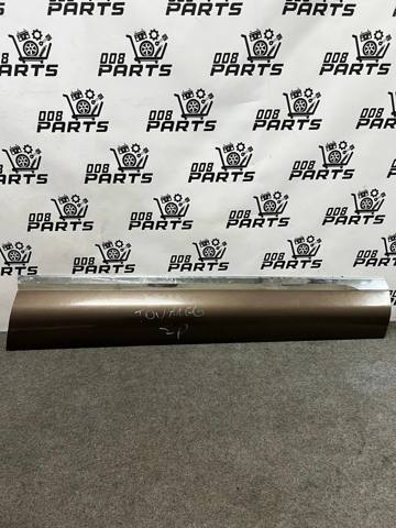 Накладка передньої правої двері 7P6854940H VAG