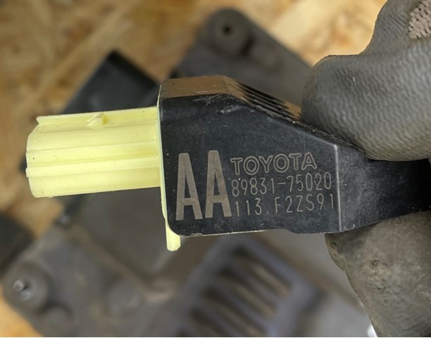 Датчик подушки безпеки 8983175020 TOYOTA