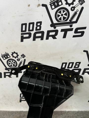 Кріплення фари передньої, правої 95B941452C PORSCHE