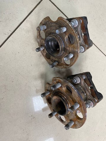 Маточини задніх коліс 4245008030 TOYOTA