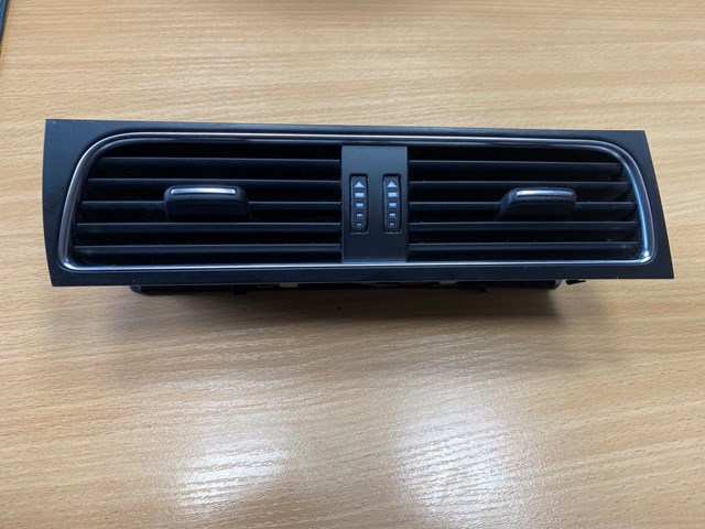 Решітка повітропровода 8T1820951C VAG