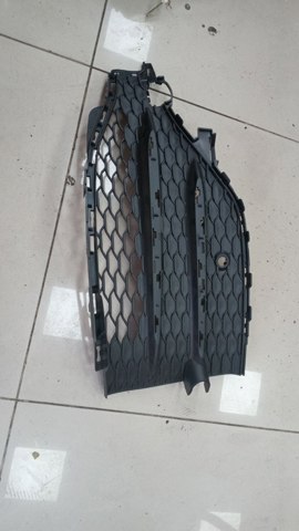 Решітка переднього бампера, нижня A1678857503 MERCEDES