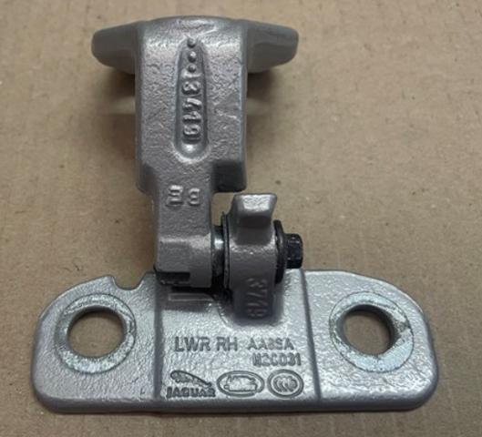 Завіса дверей передніх правих LR056351 LAND ROVER