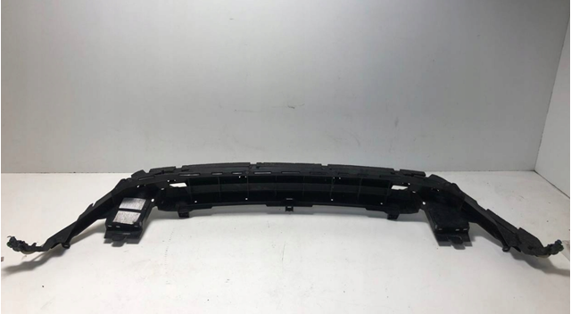 Кронштейн бампера переднього, центральний LR061238 LAND ROVER
