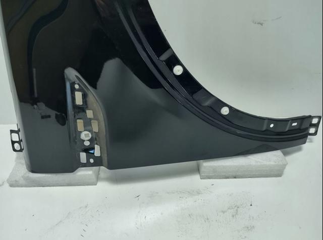 Переднє праве крило LR061383 LAND ROVER