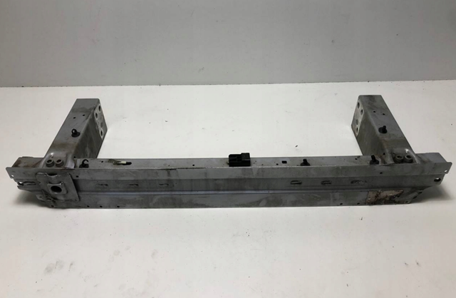 Шина бампера переднього LR123919 LAND ROVER