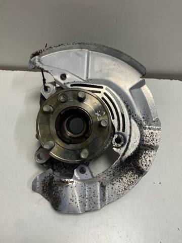 Цапфа поворотна ліва LR136809 LAND ROVER