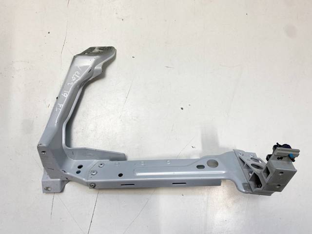 Рамка радіатора права LR152525 LAND ROVER