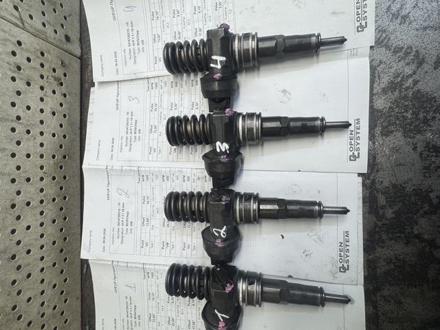 Форсунка паливна 038130073AG BOSCH