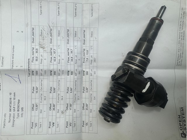 Форсунка вприску палива 038130073BA VAG