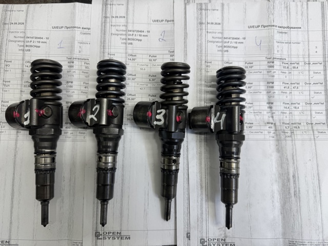 Форсунка дизельна в зборі, розпилювач + тримач 03G130073G CHRYSLER
